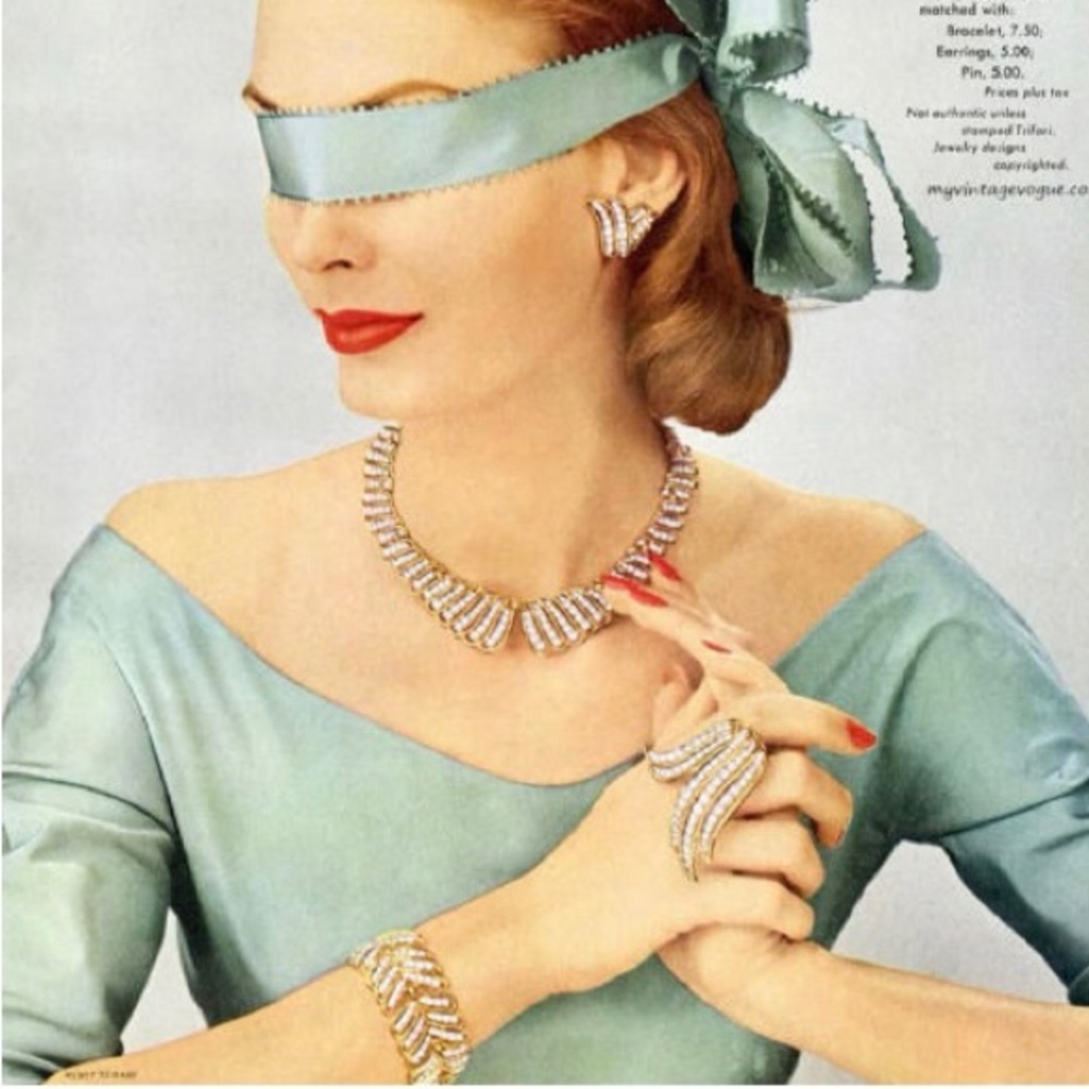 Vintage Crown Trifari gold plated with artificial pearls bracelet and Earrings